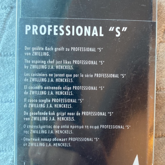 Zwilling J.A.Henckels boning knife Professional “S” - Picture 6 of 8